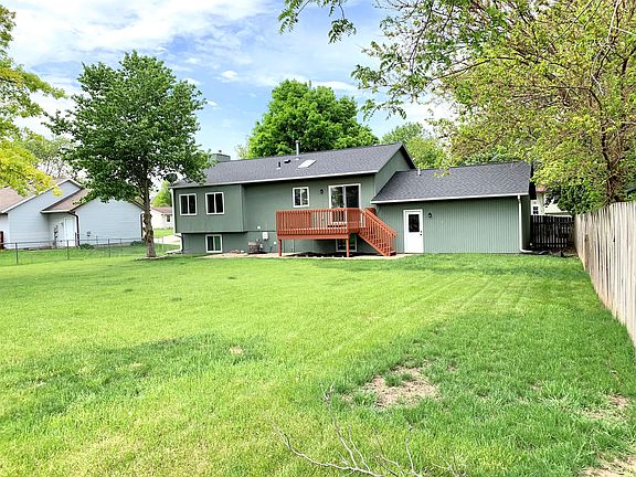 5th image of 155 Bayberry Ln