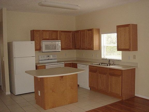 5th image of 1403 Laramie Cir
