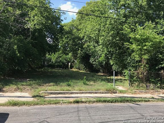 2nd image of 643 Lincolnshire Dr