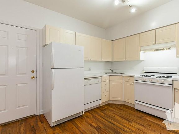2nd image of 917 W Dakin St APT 303A