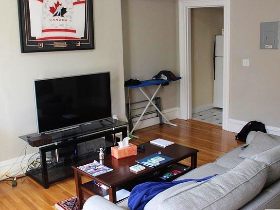 3rd image of 300 Marlborough St APT 5F