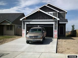 720 Pebble Mountain Dr, Mills, WY 82604
