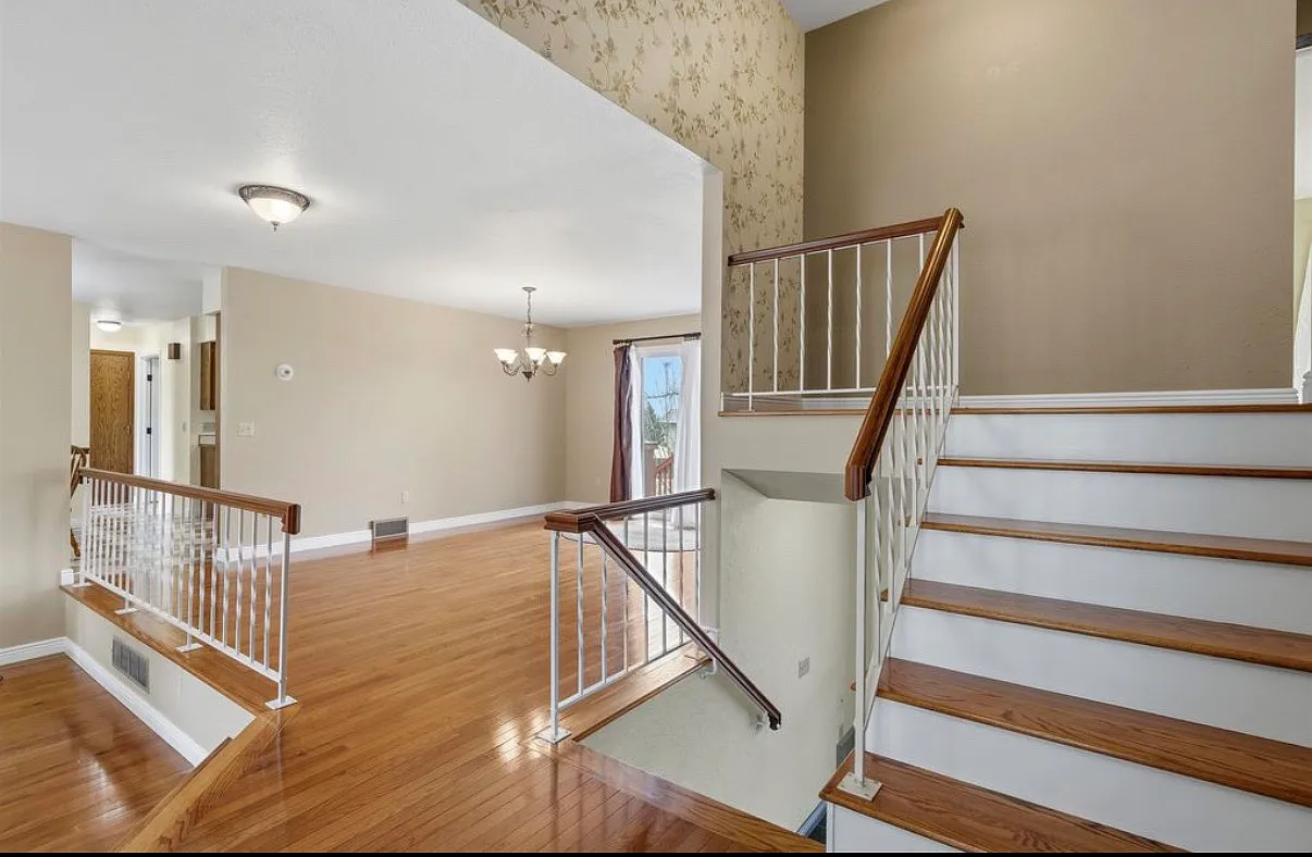 4 bed, 3484 sqft, $725 — Photo 2