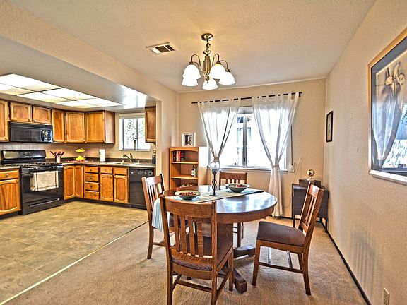 5th image of 611 Alhambra Ln