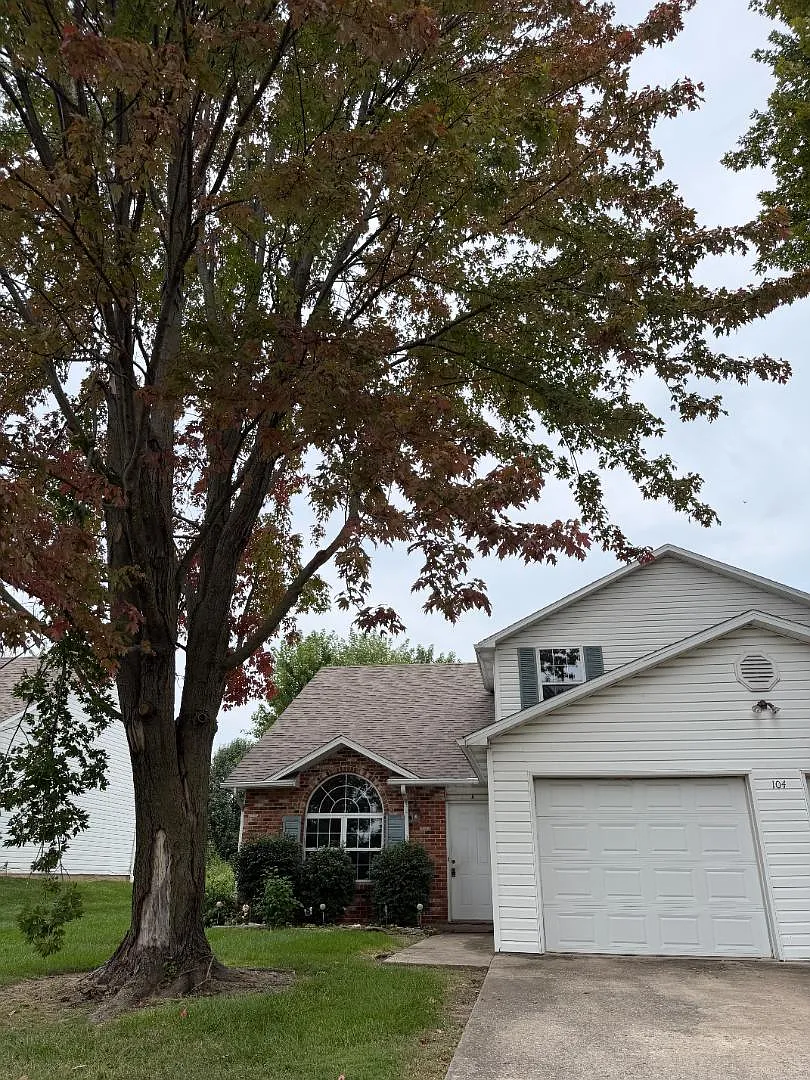 104 SouthWoods Court - A — Photo 2