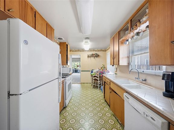 5th image of 5433 Rochester St