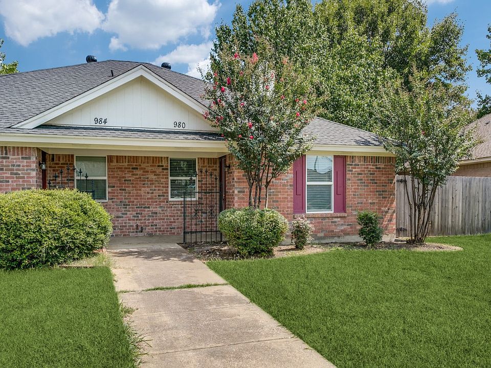 1st image of 980 Meadow Cir S