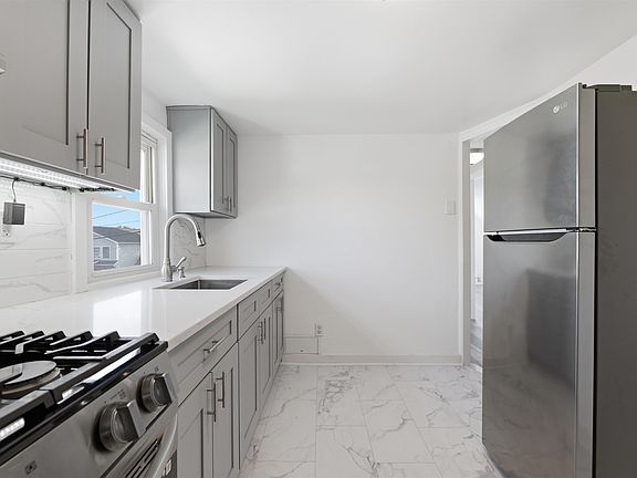5th image of 76 Schuyler Ave #2