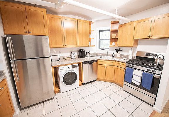 3rd image of 12 W 104th St #Bt