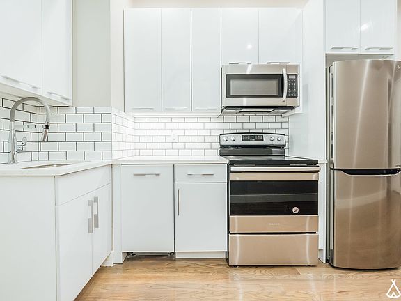 2nd image of 195 Menahan St #2G