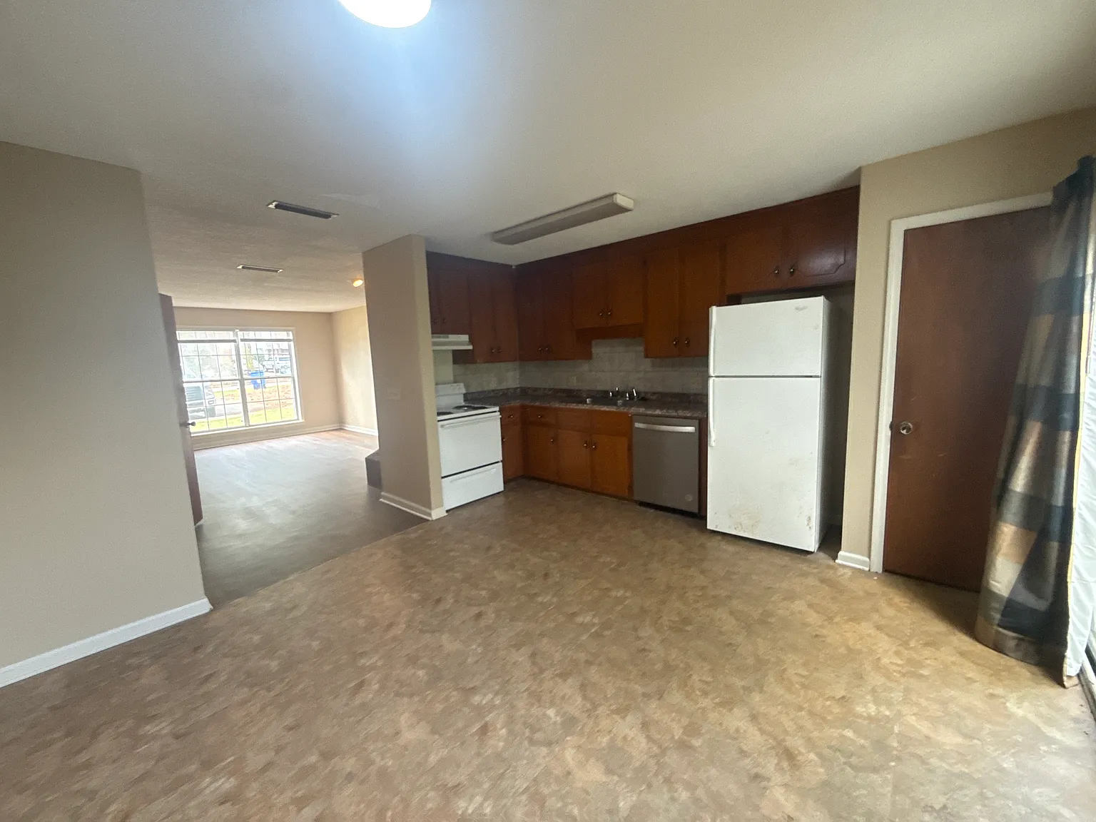 2 bed, 1.5 bath, $900 — Photo 3