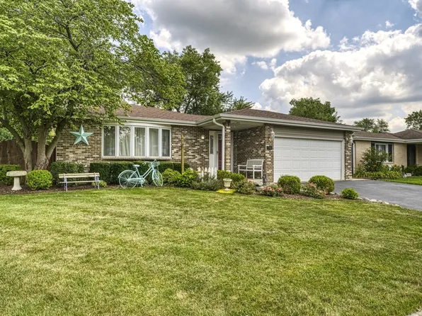 195 Knollwood Dr, Steger, IL 60475