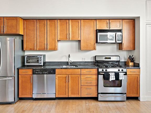 2nd image of 1 Garden St Unit 4