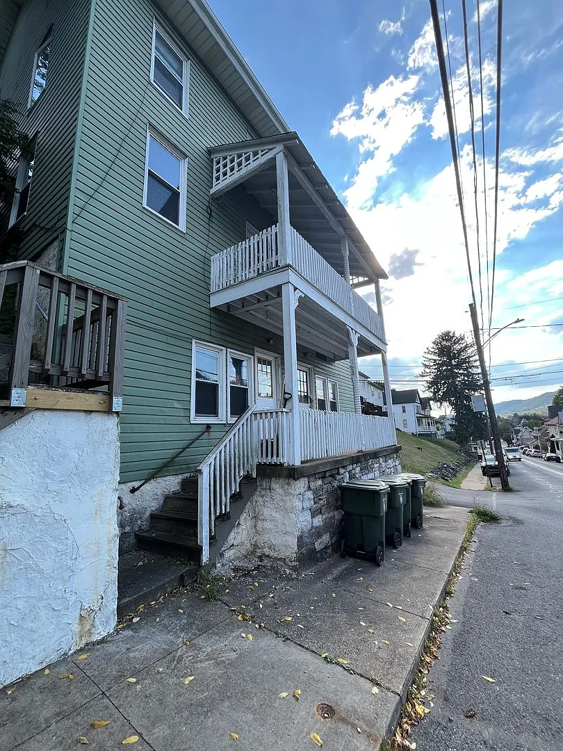 300-302 Howard St — Photo 3