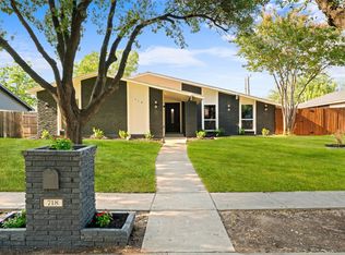 718 Oakland St, Grand Prairie, TX 75052