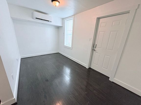 3rd image of 214 W Hope Ave