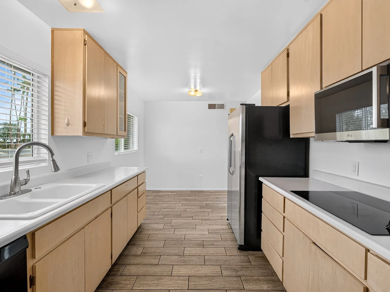 3 bed, 1556 sqft, $2,850 — Photo 3