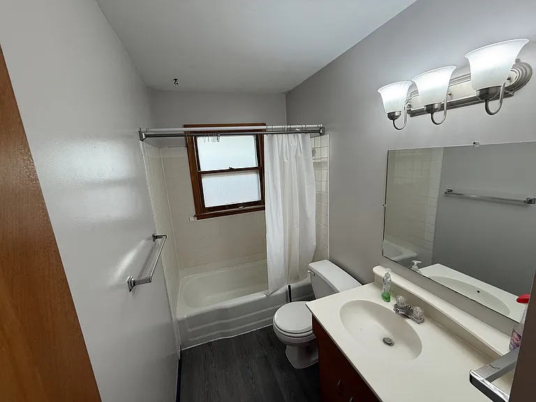 1322 S 32nd St — Photo 12