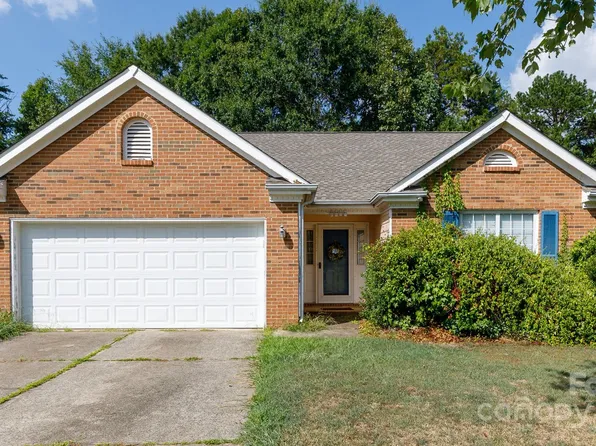 8601 Findon Pl, Charlotte, NC 28215