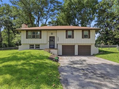 7502 Donal Ave, Pleasant Valley, MO, 64068