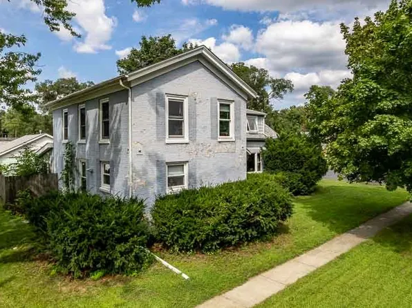 5602 Harrison St, Roscoe, IL 61073
