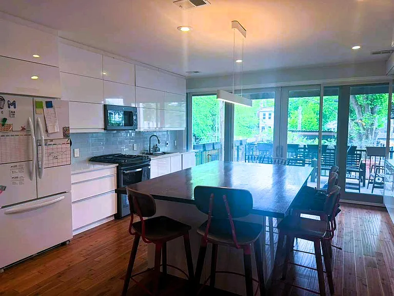 732 Kenyon St NW — Photo 8