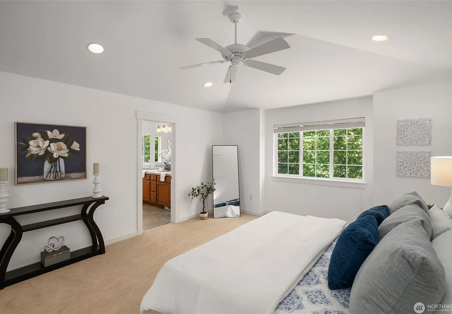 4 bed, 2470 sqft, $3,800 — Photo 4