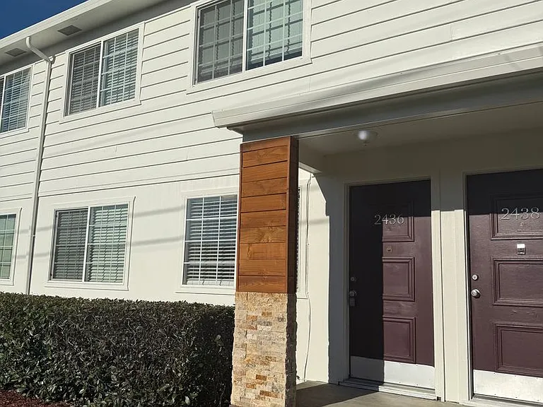 C2402 - Maple Court Apartments — Photo 19