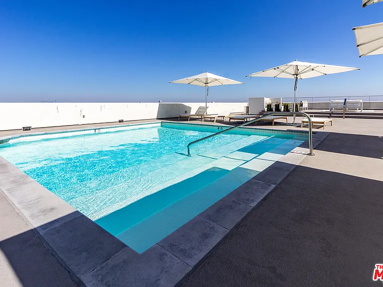 838 N Doheny Dr #203 — Photo 28