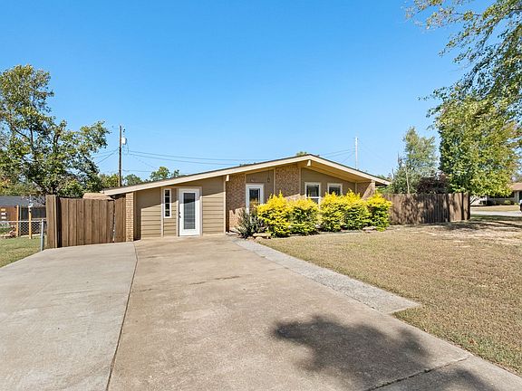 2nd image of 1304 Royal Dr