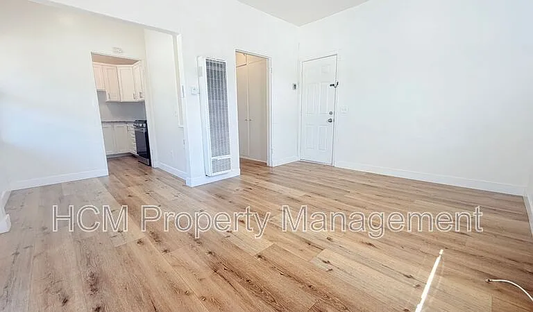 202 E Walnut St #216 — Photo 7