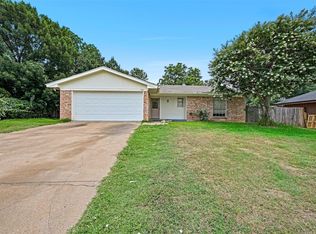 153 Mountain View Dr, Azle, TX 76020