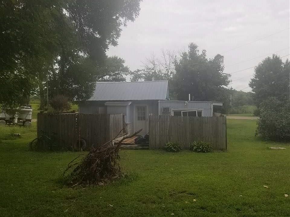 2nd image of 226 S River Rd
