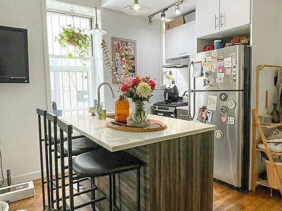 2nd image of 305 Woodbine St APT 1