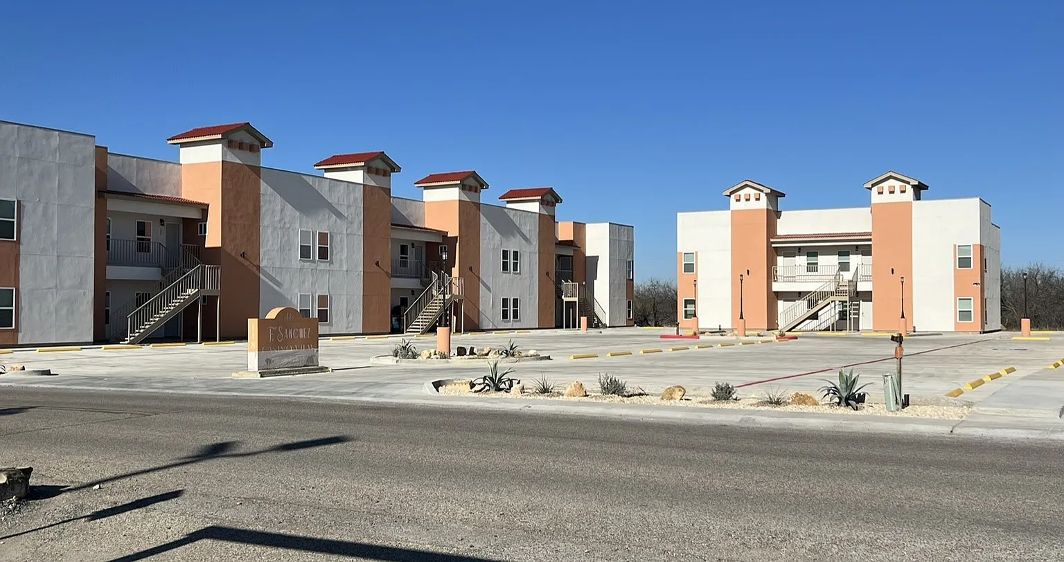 2 bed, 850 sqft, $3,150 — Photo 1