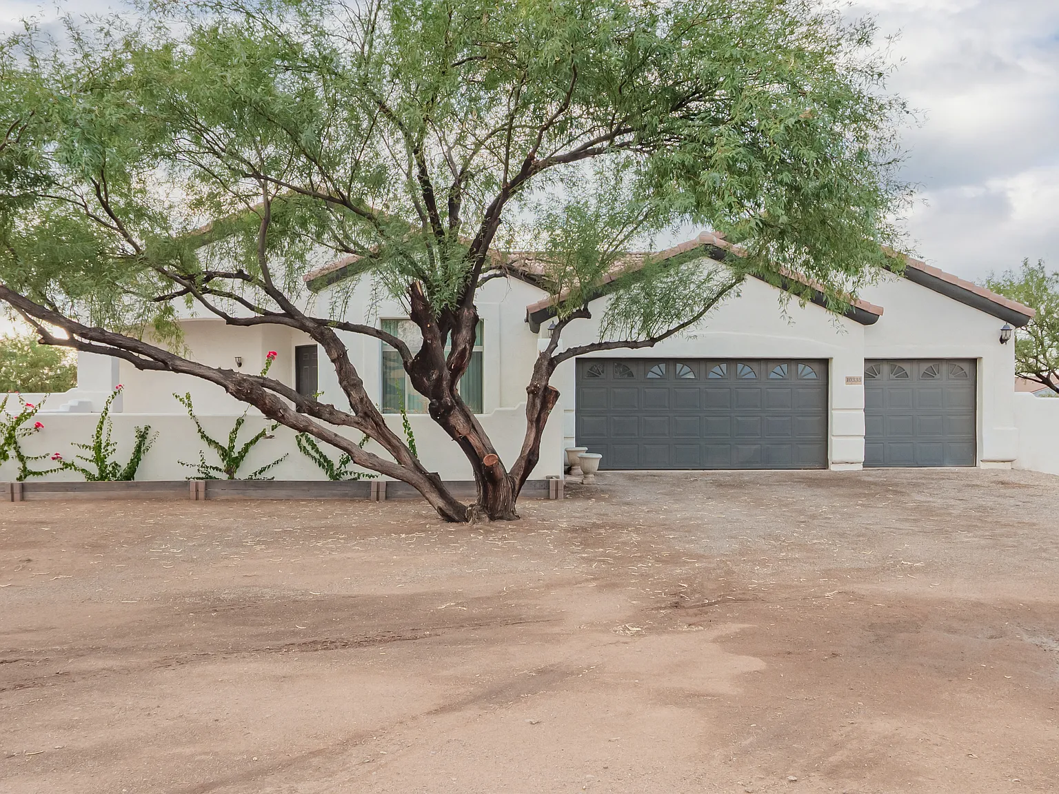 4 bed, 3.5 bath, 2760 sqft, $2,995 — Photo 1