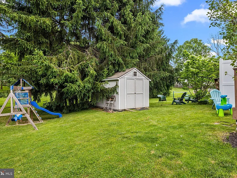 31 Pearl Dr — Photo 19