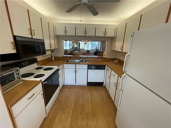 3rd image of 7202 S Devon Dr #205