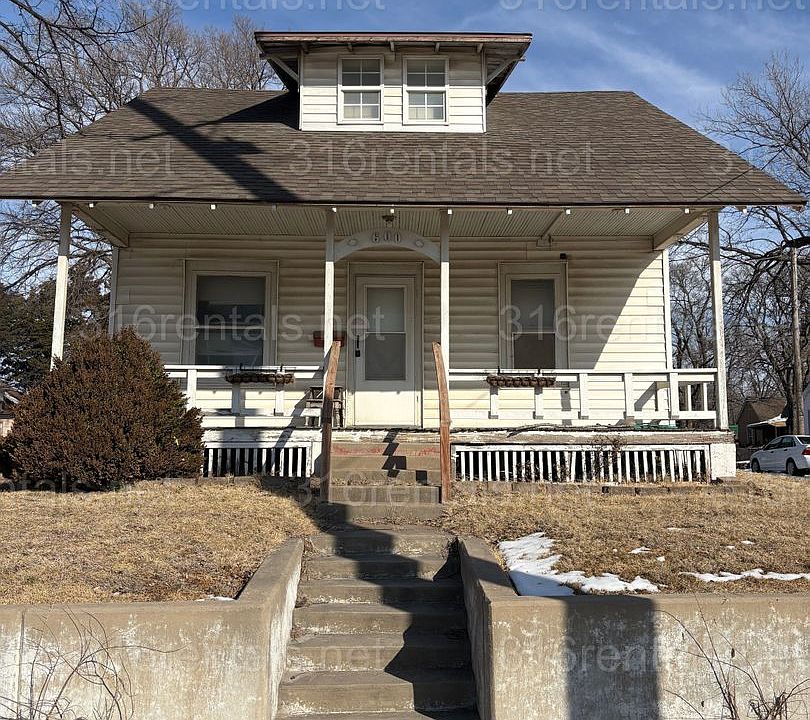 1st image of 600 W 1st St