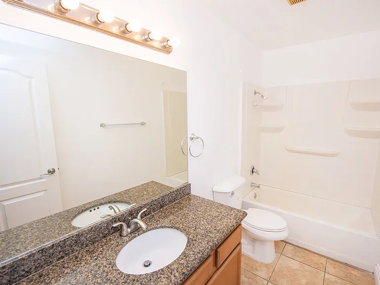 455 Ballantyne St #8 — Photo 10