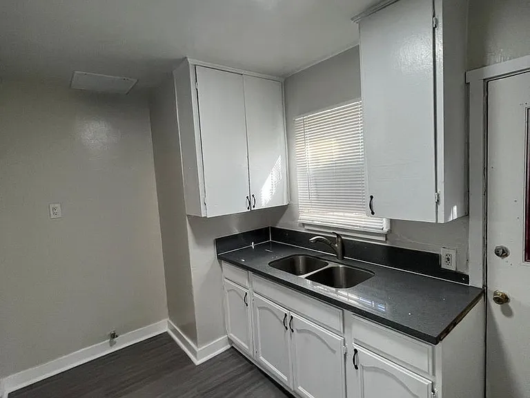 10961 S Figueroa St — Photo 10