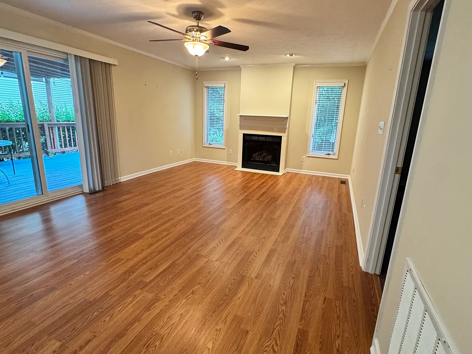 3 bed, 1366 sqft, $2,000 — Photo 4