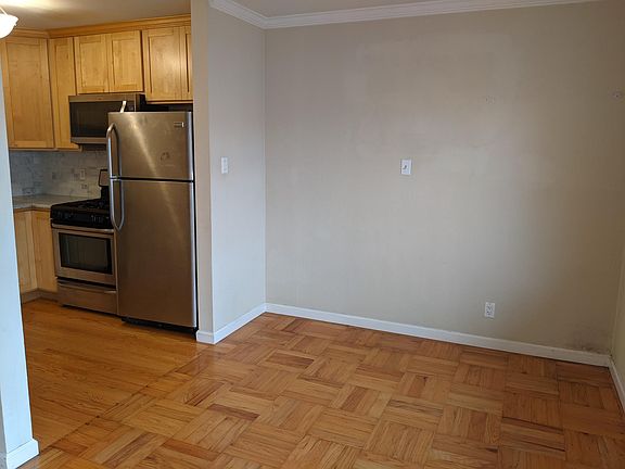 5th image of 425 Judah St #101