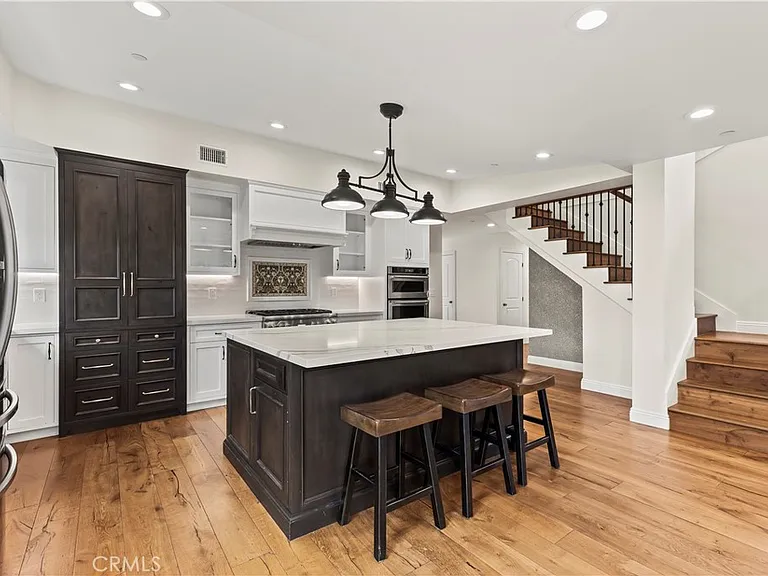 1096 Canyon View Dr — Photo 2