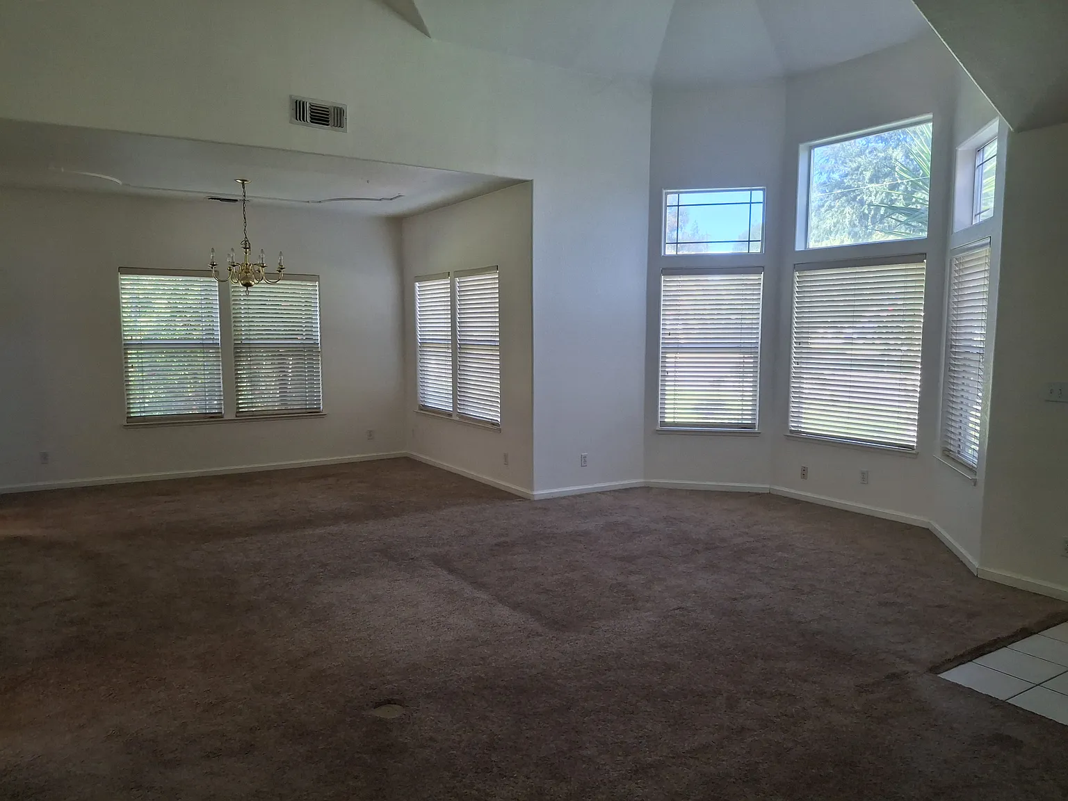 3 bed, 1968 sqft, $2,500 — Photo 2