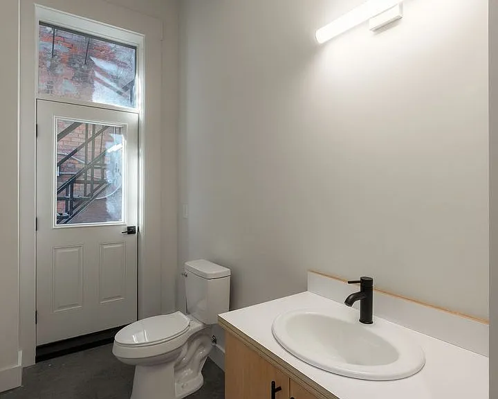129-131 W Elder St — Photo 11