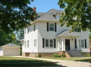 1124 S Monroe Ave, Green Bay, WI 54301