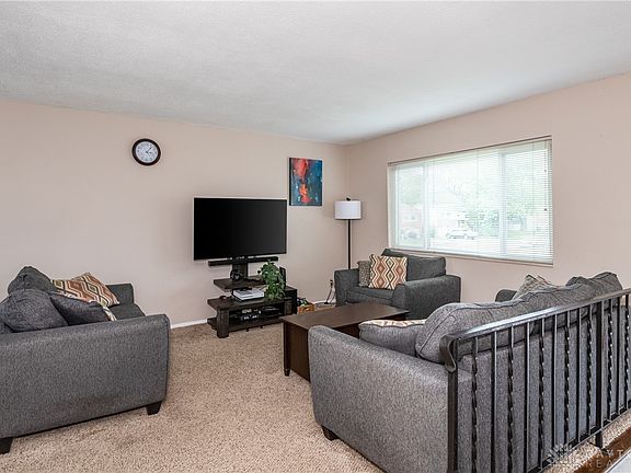 5th image of 309 Ellenwood Dr
