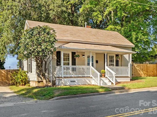 209 E Wilson Ave, Mooresville, NC 28115