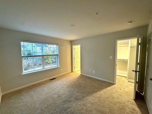 Spacious primary bedroom. En suite, walk-in closet with built-in organization
